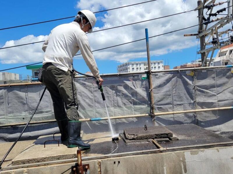 沖新塗装の施工現場