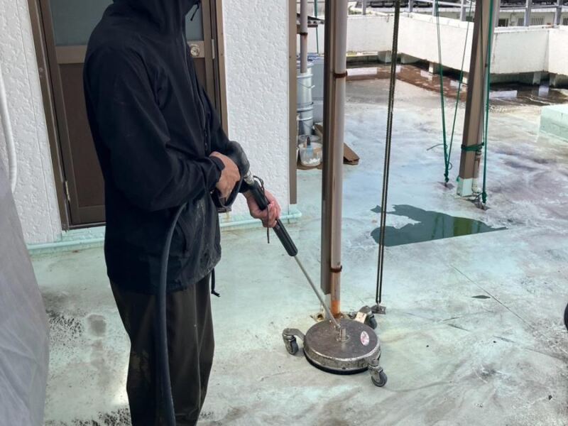 沖新塗装の施工現場