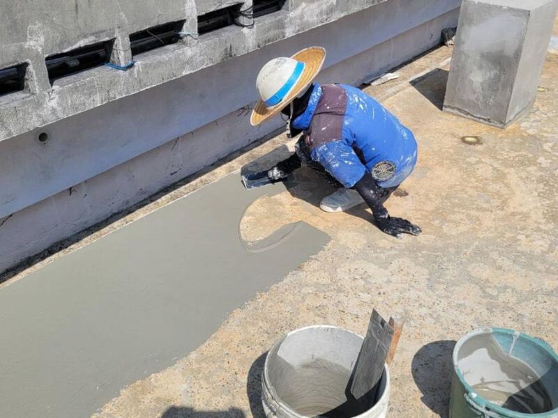 沖新塗装の施工現場