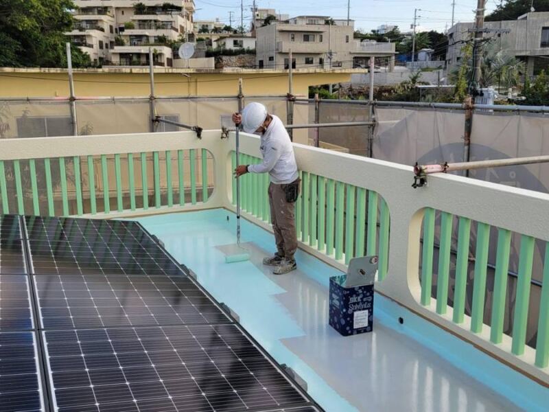 屋上防水｜太陽光パネルのある屋上